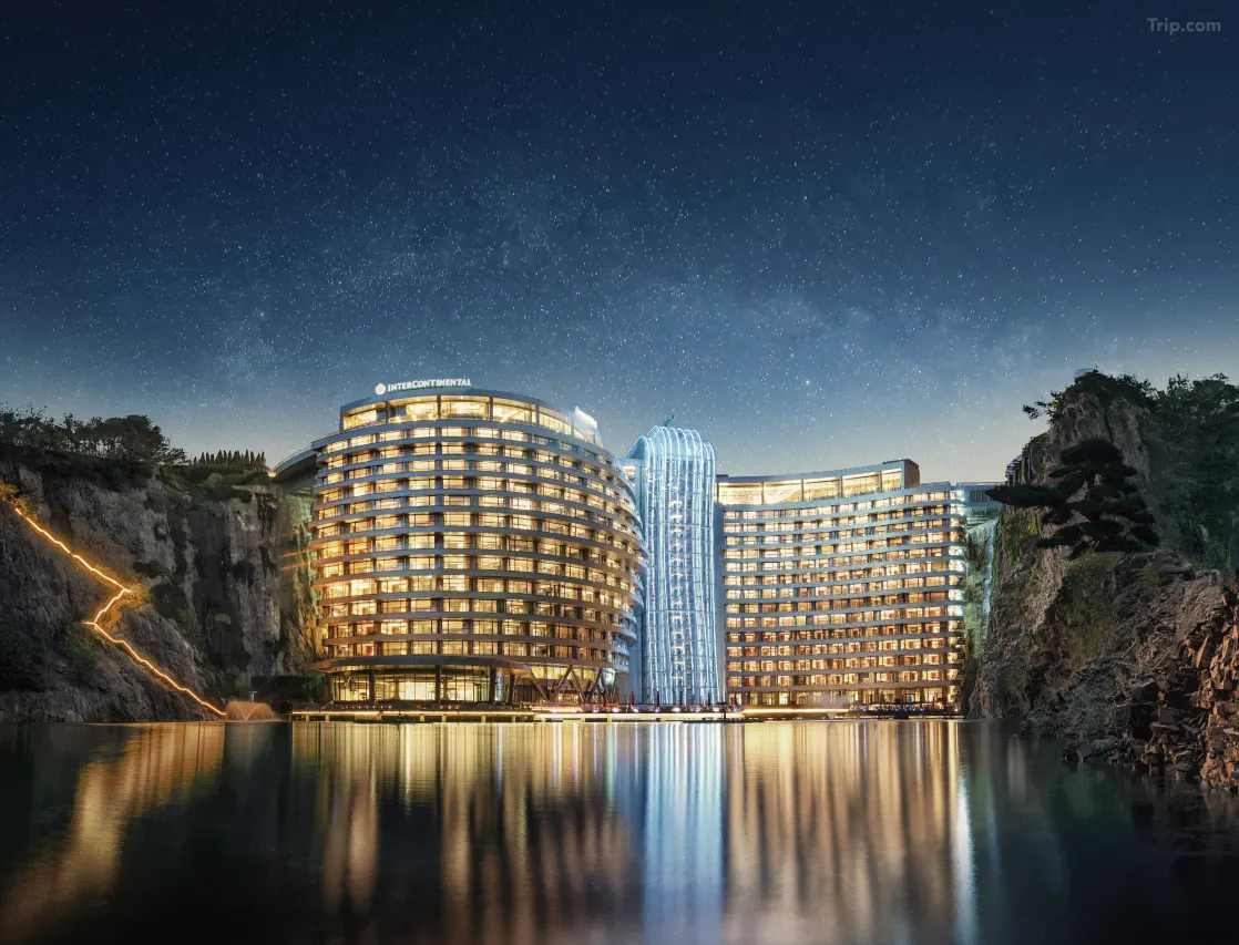 INTERCONTINENTAL SHANGHAI
WONDERLAND